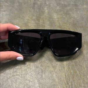 Dezi Black Backtrack Sunglasses